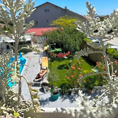 Primavera בית הארחה